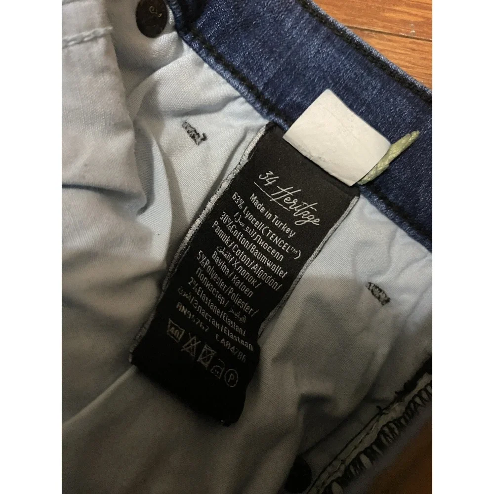 34‎ Heritage COURAGE Mid-Rise Straight Blue Jeans     Size: 33x34  (Act 32x30)